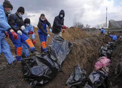 Guerra, "1200 corpi sparsi per Mariupol". Colpito reattore nucleare a Kharkiv