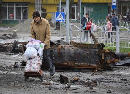 Guerra Russia Ucraina, Borrell: "Mariupol è la Aleppo europea". Allarme colera