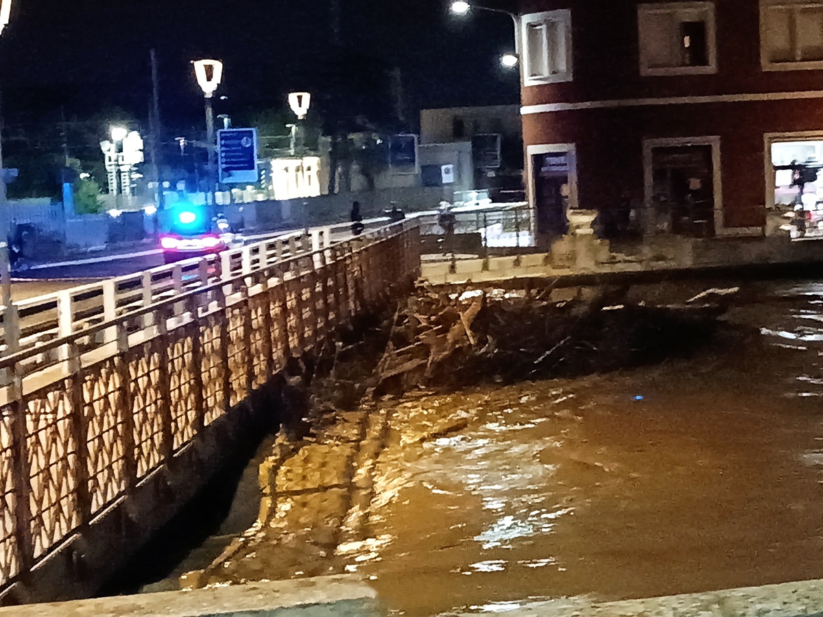 Alluvione nelle Marche, vaste zone allagate a Senigallia dopo l'esondazione del fiume Misa