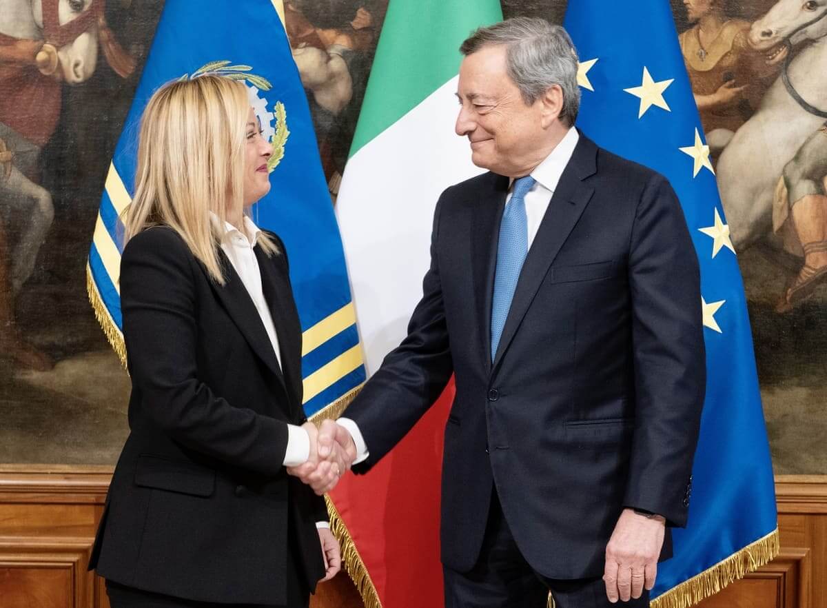 Mario Draghi accoglie Meloni a Palazzo Chigi per il Passaggio di consegne