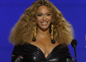 Grammy, Taylor Swift a bocca asciutta. Sbanca Beyonce: vince per il miglior album dell'anno