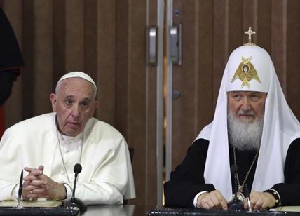 Guerra, la Chiesa al tavolo della mediazione. Papa Francesco incontra Kirill