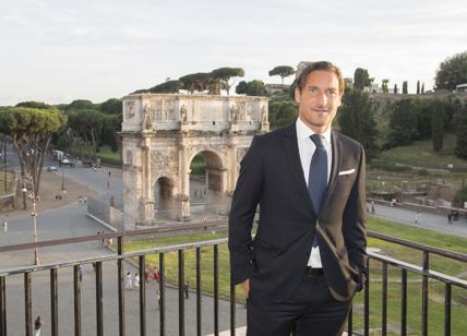 Calciomercato Roma, Totti sceglie Dybala: "A lui la mia maglia numero 10"