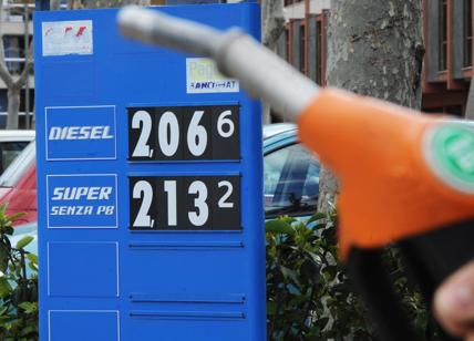 Carburanti, dal 1° gennaio addio agli sconti: ecco quanto costerà il pieno