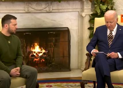 Zelensky alla Casa Bianca, Biden: "Lei è l'uomo dell'anno negli Usa"