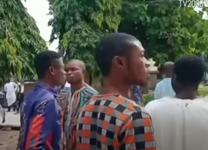 Nigeria, strage di cattolici: 50 morti. Commando entra in chiesa con i fucili