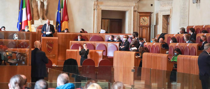 https://www.affaritaliani.it/static/upl2022/cons/0002/consiglio-comunale-roma-aula-giulio-cesare-ag.jpg