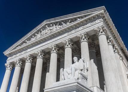 Pillola abortiva, la Corte Suprema blocca i divieti: ma i giudici sono divisi