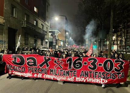 Milano: antagonisti in corteo per l'anniversario dell'omicidio di "Dax"