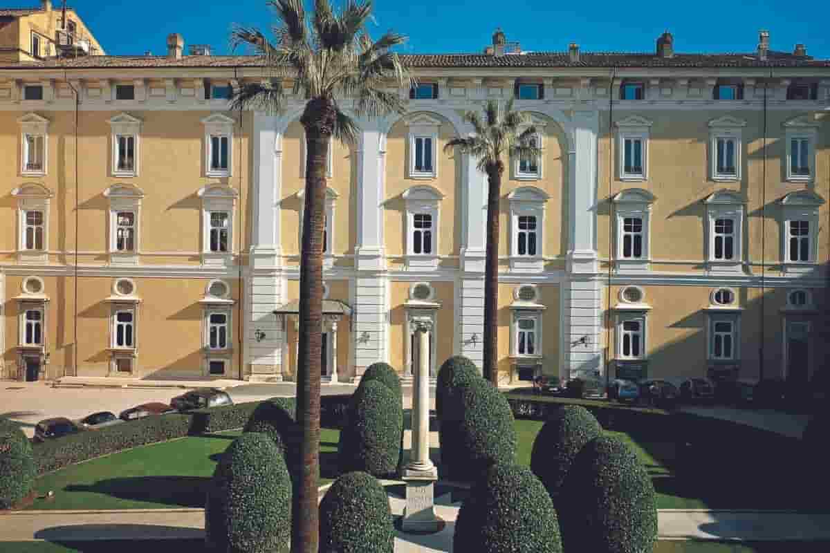 esterno palazzo colonna min