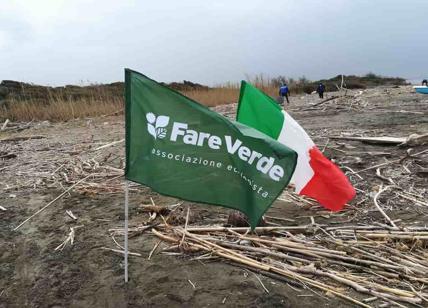 Pulizia spiagge fai da te: Fare Verde toglie i rifiuti dalle coste laziali