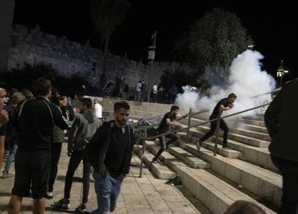 Gerusalemme, scontri tra polizia e palestinesi sulla Spianata delle Moschee