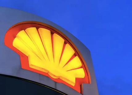 Guerra Russia Ucraina, Shell molla Mosca: stop all'acquisto di petrolio russo