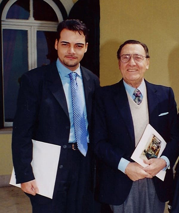 Il giornalista e conduttore radiotelevisivo Rai Igor Righetti assieme al cugino Alberto Sordi nei primi anni Novanta