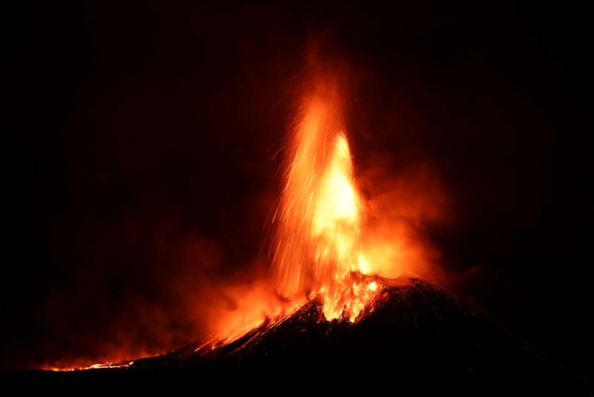 Etna in eruzione, 10 febbraio 2022. Foto di Angela Platania dall’agenzia Ipa