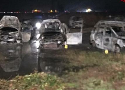 Nove auto in fiamme nella notte nel milanese: rogo doloso?