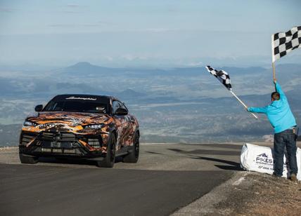 La nuova Lamborghini Urus batte i record alla Pikes Peak