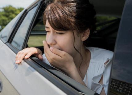 Mal d'auto: cause e rimedi per viaggiare in auto senza problemi