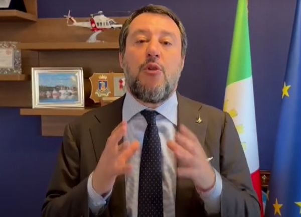 Auto, salta lo stop nel 2035: Salvini in prima pagina sul Financial Times