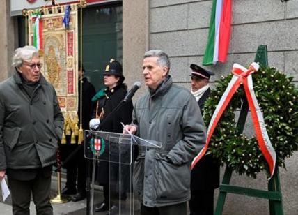 Giorno della Memoria, corone davanti all'ex Albergo Regina di Milano