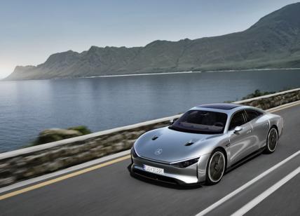 Mercedes reinterpreta la mobilità elettrica con la Vision EQXX
