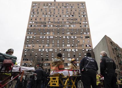 Incendio in un palazzo del Bronx a New York, 19 morti tra cui 9 bambini