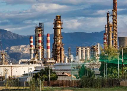 Petrolio, Chevron fa shopping di azioni: acquisita Hess per 53 mld di dollari