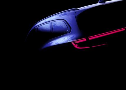 Renault svela la silhouette di Nuovo Espace con un gioco di luci e ombre