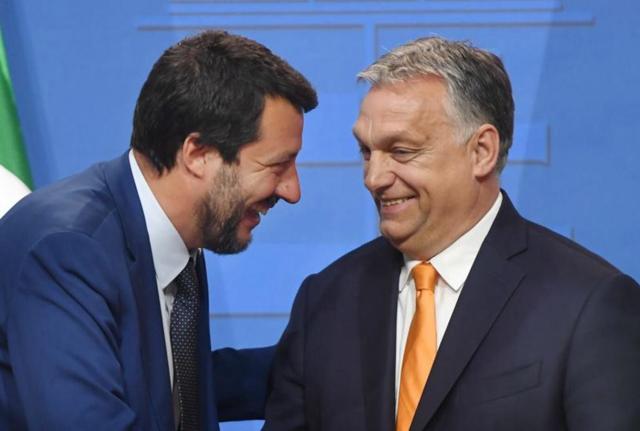 Lega, Vannacci show a Pontida: "La cittadinanza non si regala". Salvini: "Manovra? Paghino i banchieri, non gli operai"