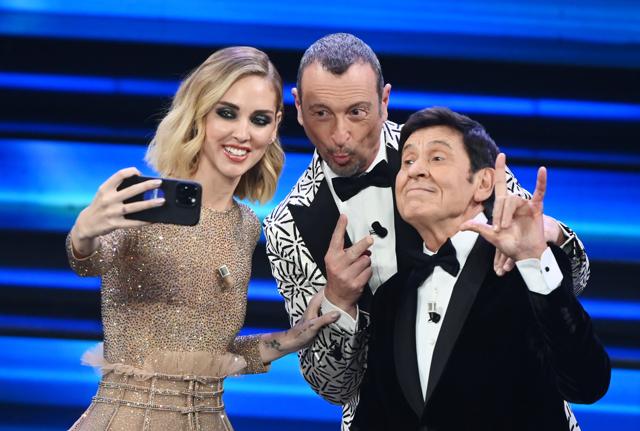 Amadeus, Chiara Ferragni e Gianni Morandi (foto Lapresse)