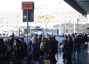 Lunedì nero a Roma: si fermano bus, tram e metrò: code di disagi per l'agitazione di Trenitalia Usb