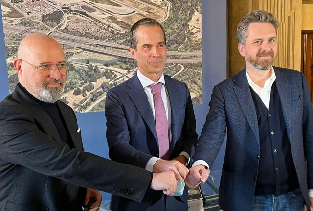 Il Presidente della Regione Emilia-Romagna, Stefano Bonaccini, il sindaco della città metropolitana di Bologna, Matteo Lepore, e l’amministratore delegato di Autostrade per l’Italia, Roberto Tomasi