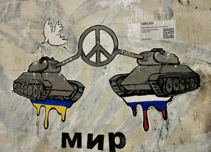 Laika, 2 poster della street artist fuori dalle ambasciate di Russia e Ucraina