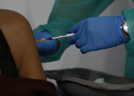 Vaccini Covid, Codici a difesa degli over 50: “Obbligo è incostituzionale”