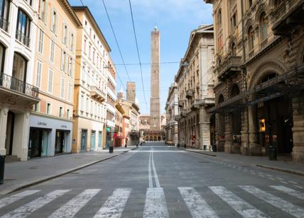 Bologna, "oscillazioni anomale delle torri". Transennati i monumenti simbolo