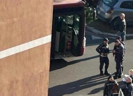 Autobus Atac investe pedone a Roma, il 54enne è grave: dramma a Portonaccio