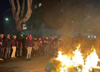 Roma, al corteo per Valerio Verbano bruciato il fantoccio di Giorgia Meloni