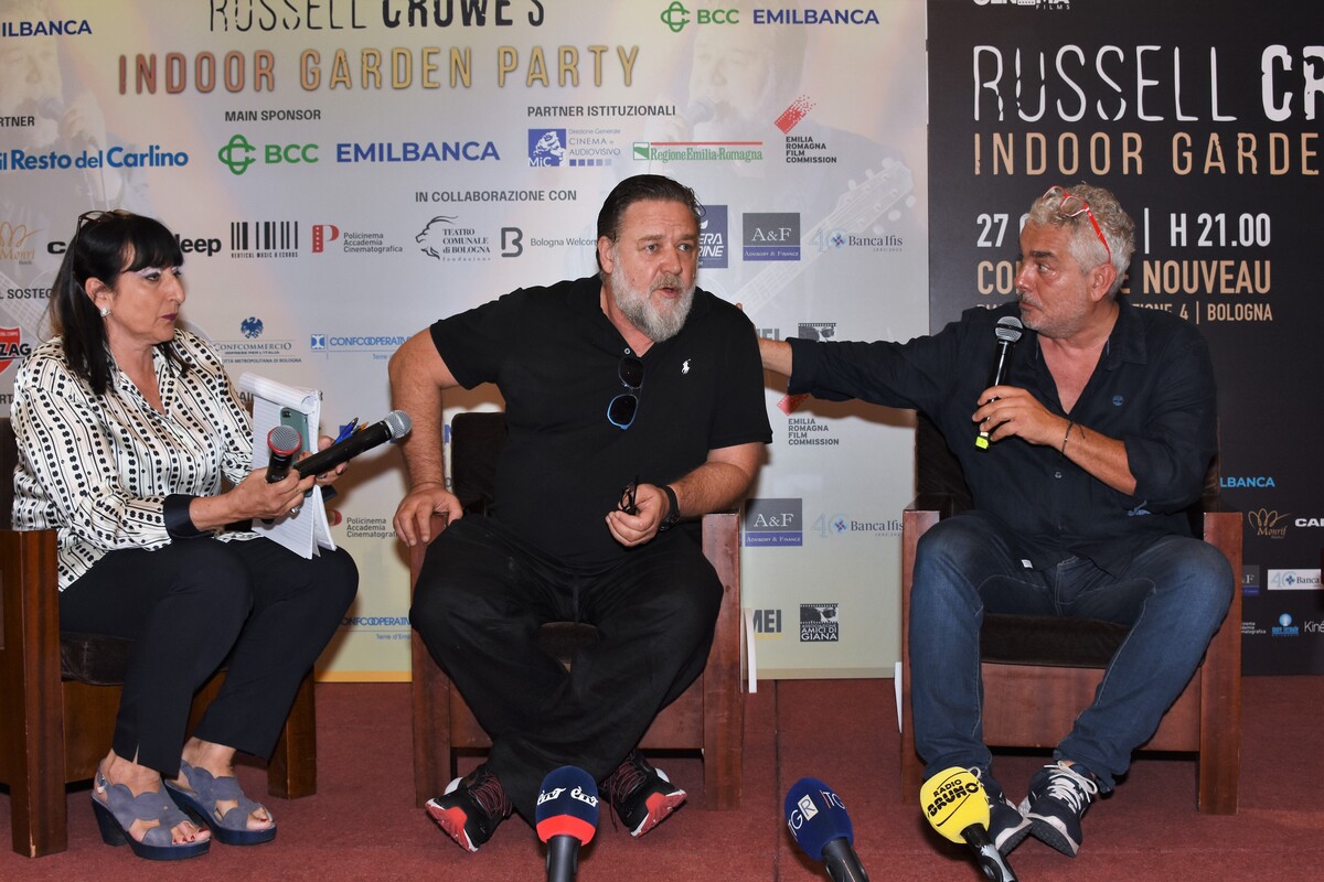 Russell Crowe premio Oscar anche nella solidarietà a Bologna