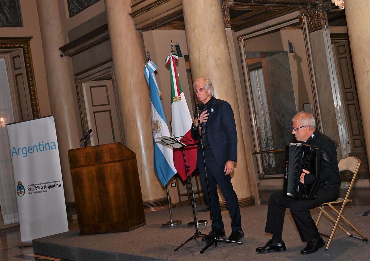 Massimiliano Finazzer Flory premio alla cultura letteraria Argentina