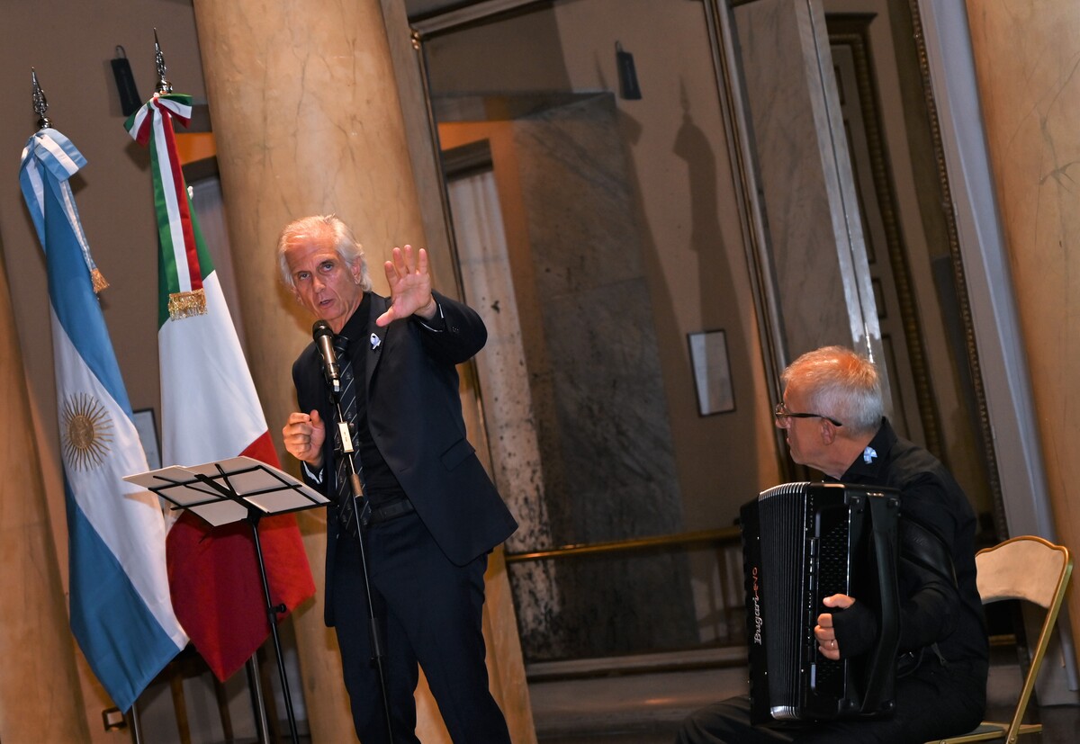 Massimiliano Finazzer Flory premio alla cultura letteraria Argentina