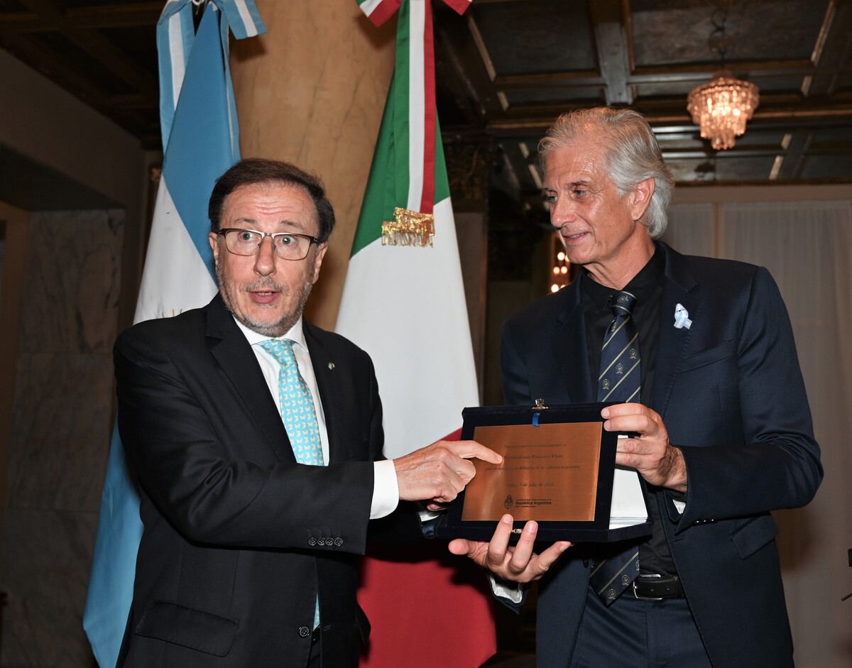 Massimiliano Finazzer Flory premio alla cultura letteraria Argentina