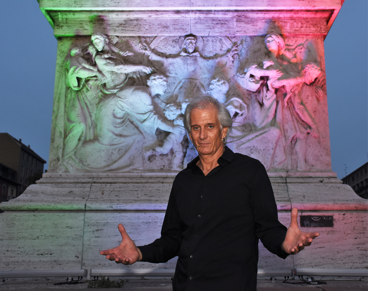 Ricordo di San Francesco patrono d’Italia in Piazza Risorgimento a Milano. Foto: Nick Zonna