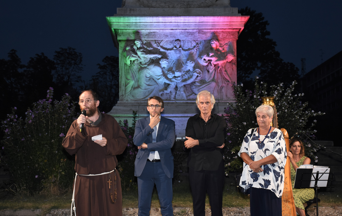 Ricordo di San Francesco patrono d’Italia in Piazza Risorgimento a Milano. Foto: Nick Zonna