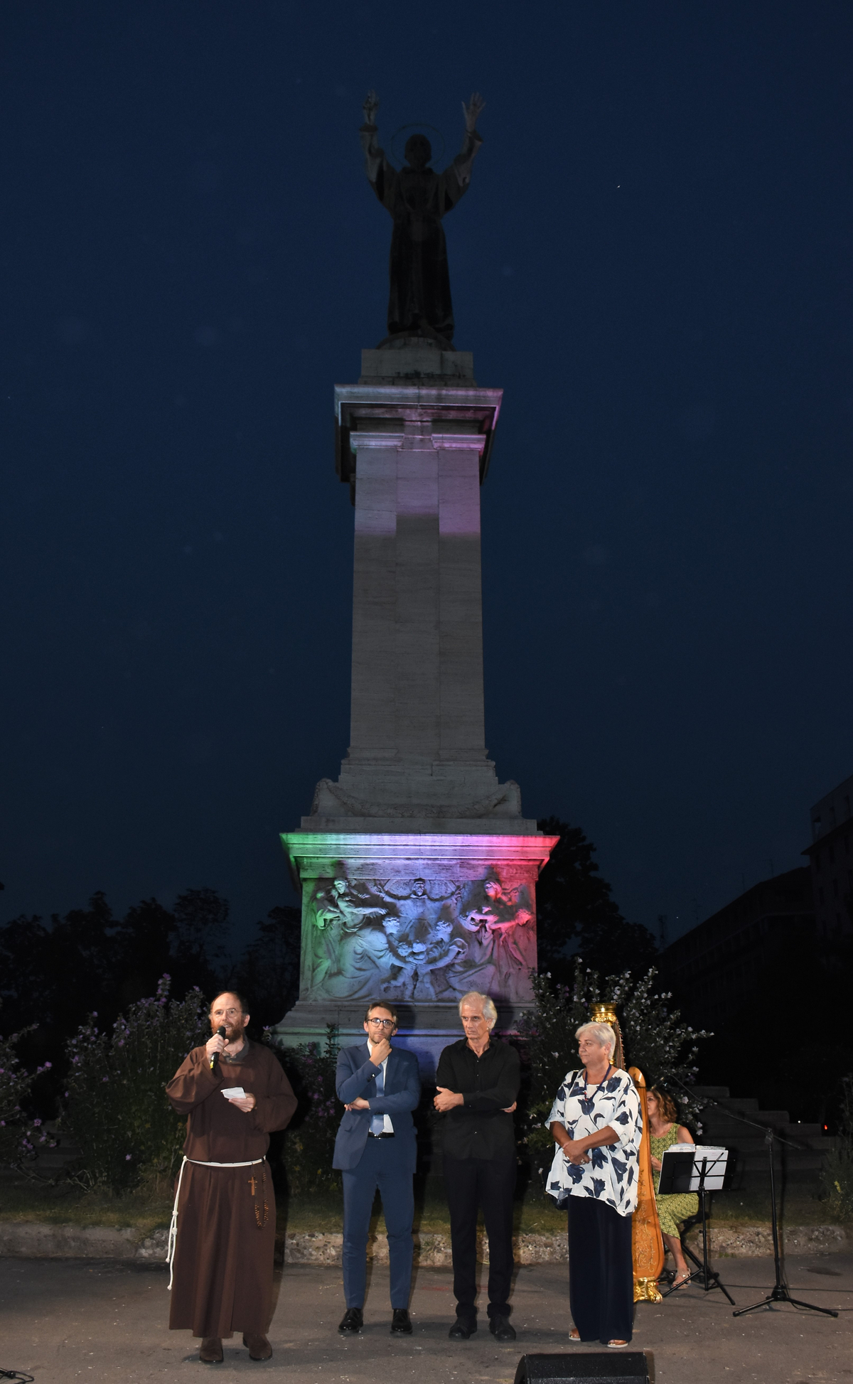 Ricordo di San Francesco patrono d’Italia in Piazza Risorgimento a Milano. Foto: Nick Zonna