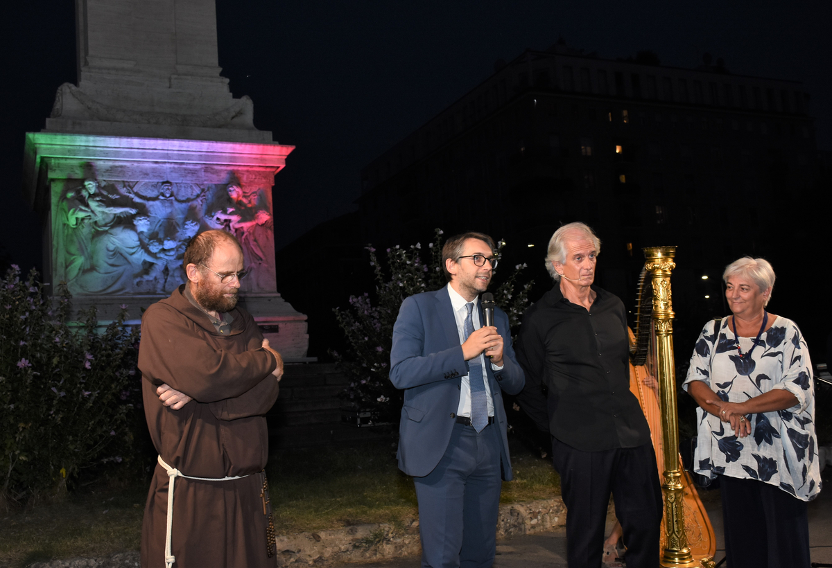 Ricordo di San Francesco patrono d’Italia in Piazza Risorgimento a Milano. Foto: Nick Zonna