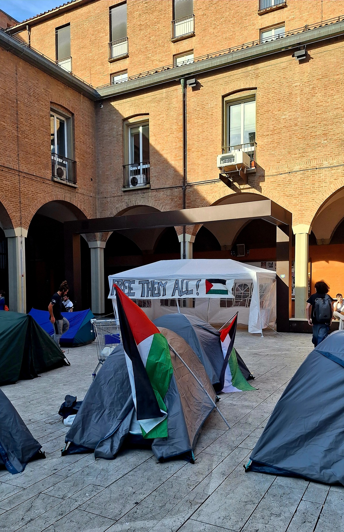 Accampamento Universitario a Bologna