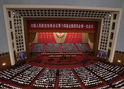Cina, Xi Jinping prudente: target pil 5%. Budget su per esercito e microchip