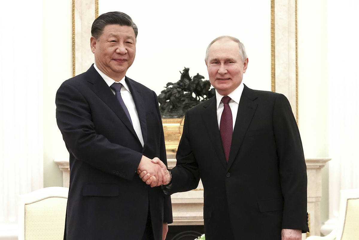 Il Presidente cinese Xi Jinping incontra il Presidente russo Vladimir Putin