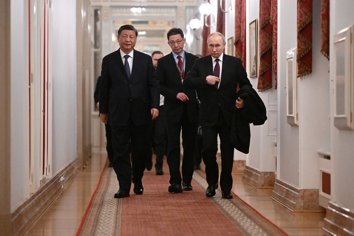 Il Presidente cinese Xi Jinping incontra il Presidente russo Vladimir Putin