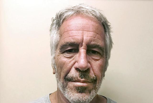 Deutsche Bank risarcirà le vittime di Epstein. Foto Lapresse